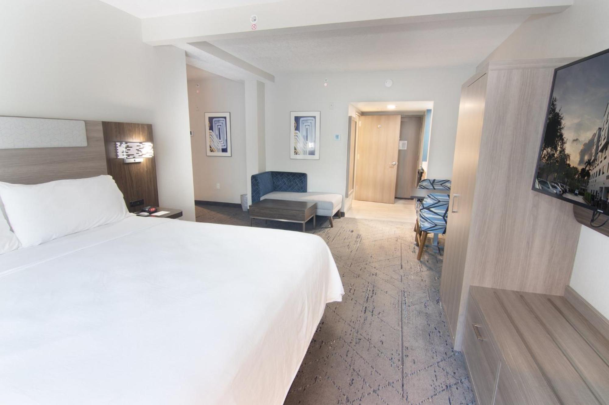 Holiday Inn Express And Suites Fort Lauderdale Airport West By Ihg Davie Exterior photo